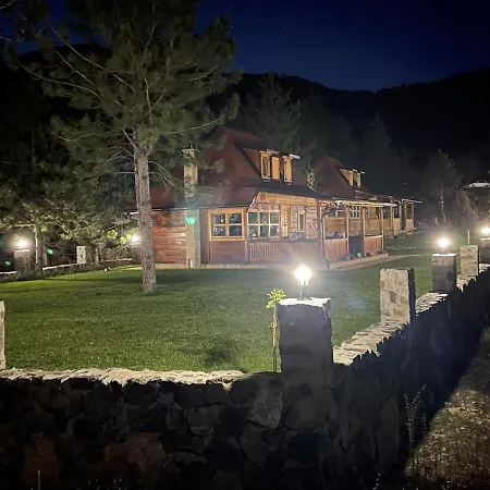 Brvnare Golo Brdo Vikendica Mokra Gora