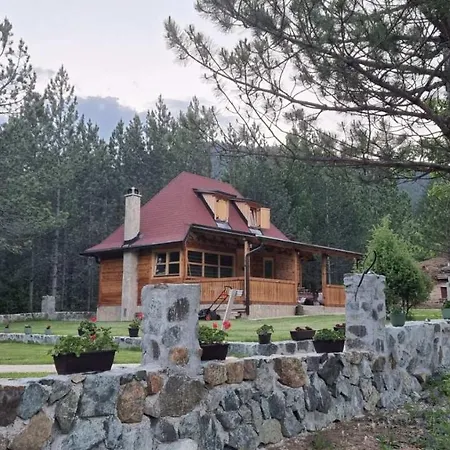 Brvnare Golo Brdo Vikendica