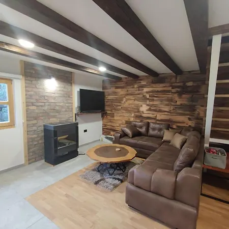 Brvnare Golo Brdo Vikendica *